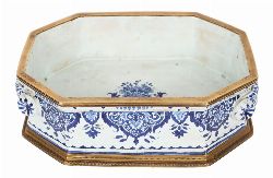 ORMOLU-MOUNTED BLUE AND WHITE PORCELAIN CENTERPIECE