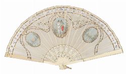 LATE 18TH / EARLY 19TH-CENTURY CONTINENTAL FOLDING FAN