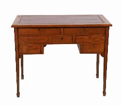  EDWARDIAN OAK AND CROSSBANDED KNEEHOLE WRITING DESK