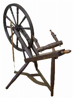 19TH-CENTURY IRISH PINE SPINNING WHEEL