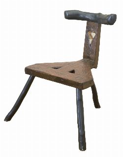 19TH-CENTURY ASH THREE-LEG HEDGE CHAIR