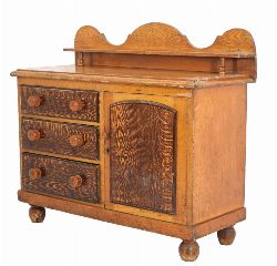 VICTORIAN CHEST OF DRAWERS