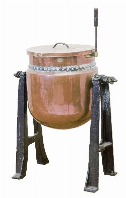 LARGE 19TH-CENTURY COPPER SWINGING TUB