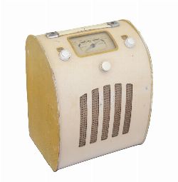 VINTAGE BAKELITE RADIO