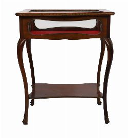 EDWARDIAN MAHOGANY AND MARQUETRY GLAZED-TOPPED BIJOU TABLE