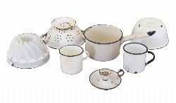 COLLECTION OF 7 ENAMEL KITCHEN WARE 