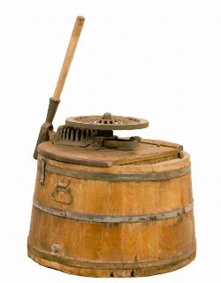 19TH-CENTURY PINE CYLINDRICAL BARREL-TYPE CLOTHES WASHING MACHINE