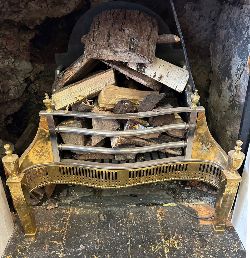 LARGE NEOCLASSICAL CAST-IRON AND BRASS SERPENTINE-FRONTED FIRE BASKET