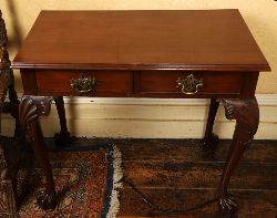18TH-CENTURY MAHOGANY SIDE TABLE