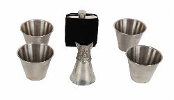 COLLECTION OF HUNTING THEMED ACCESSORIES