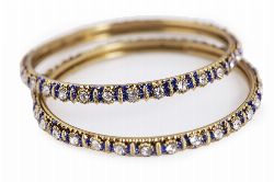 PAIR OF DESIGNER-STYLE FASION BANGLES