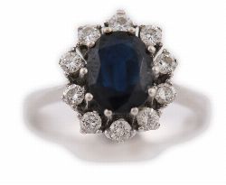 14CT WHITE GOLD SAPPHIRE AND DIAMOND CLUSTER RING