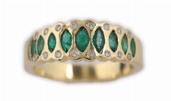 18CT YELLOW GOLD EMERALD AND DIAMOND BAND