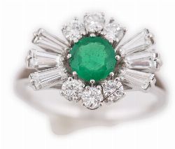 18CT WHITE GOLD EMERALD AND DIAMOND CLUSTER RING