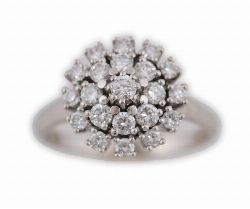 14CT WHITE GOLD DIAMOND CLUSTER RING
