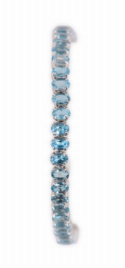 9CT WHITE GOLD AND AQUAMARINE TENNIS BRACELET