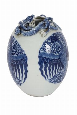 CHINESE BLUE AND WHITE PORCELAIN VASE
