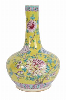 CHINESE QING POLYCHROME VASE