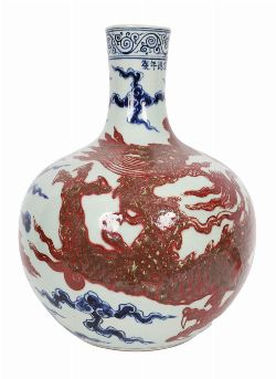 CHINESE PORCELAIN DRAGON VASE