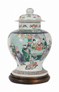 CHINESE QING PORCELAIN VASE