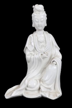 CHINESE QING DYNASTY DEHUA PORCELAIN FIGURE OF GUANYIN