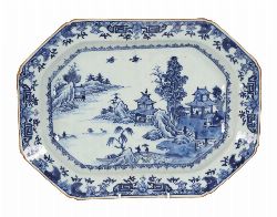 18TH-CENTURY CHINESE BLUE AND WHITE PLATTER