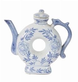 CHINESE BLUE AND WHITE TEAPOT