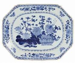 CHINESE BLUE AND WHITE OCTAGONAL MEAT DISH, QING DYNASTY, 18TH CENTURY