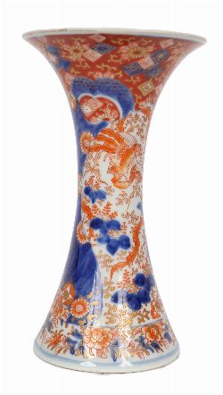 19TH-CENTURY IMARI POLYCHROME PORCELAIN VASE