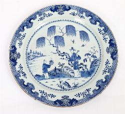 LARGE 18TH-CENTURY CHINESE BLUE AND WHITE CHARGER