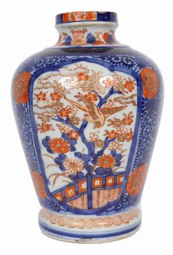 19TH-CENTURY IMARI POLYCHROME PORCELAIN VASE