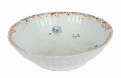 18TH-CENTURY CHINESE PORCELAIN BOWL