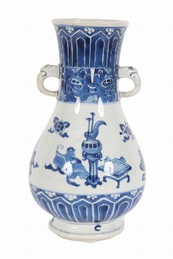 CHINESE QING DYNASTY BLUE AND WHITE TWO-HANDLED VASE