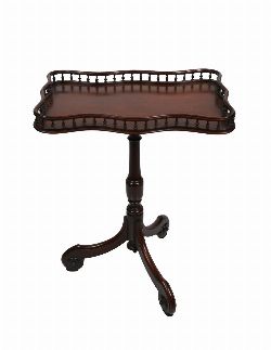 19TH CENTURY MAHOGANY CHIPPENDALE GALLERY TABLE