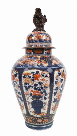 LARGE 19TH-CENTURY IMARI VASE AND LID