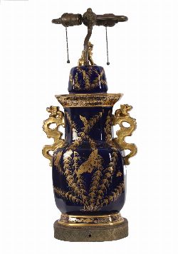 MASONâ€™S IRONSTONE VASE-STEMMED TABLE LAMP