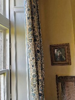 PAIR OF LINED AND INTERLINED CURTAINS