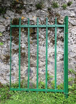 19TH-CENTURY WROUGHT IRON GARDEN GATE (GREEN)