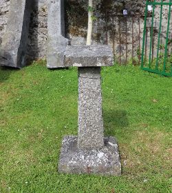 19TH-CENTURY GRANITE PEDESTAL