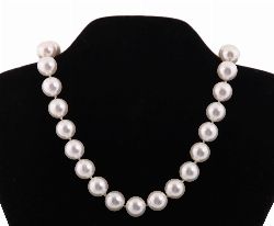 LARGE FASHION PEARL NECKLACE