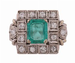 14CT WHITE GOLD EMERALD AND DIAMOND CLUSTER RING
