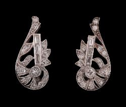 PAIR OF 18CT WHITE GOLD DIAMOND EARRINGS

