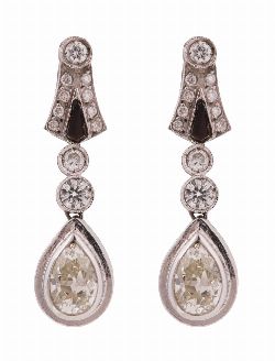 PAIR OF PLATINUM DIAMOND DROP EARRINGS