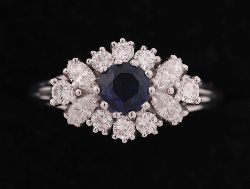 18CT WHITE GOLD SAPPHIRE AND DIAMOND CLUSTER RING