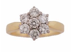 18CT GOLD DIAMOND CLUSTER RING