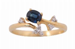 SAPPHIRE AND DIAMOND RING