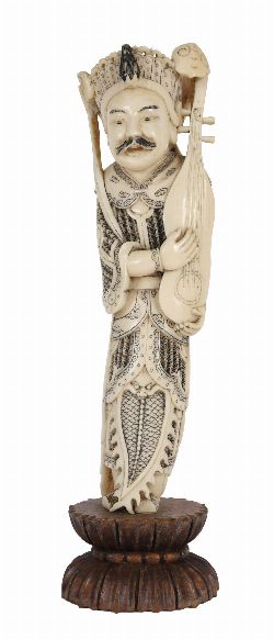 JAPANESE CARVED IVORY FIGURE OF A NOBLEMAN