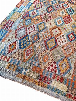 FINE HANDWOVEN LAMB'S WOOL FLATWEAVE CARPET