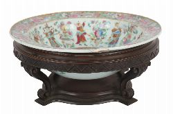 18TH-CENTURY CHINESE FAMILLE ROSE PUNCH BOWL