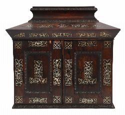 19TH-CENTURY ROSEWOOD AND MOTHER O'PEARL INLAID JEWELLERY CASKET